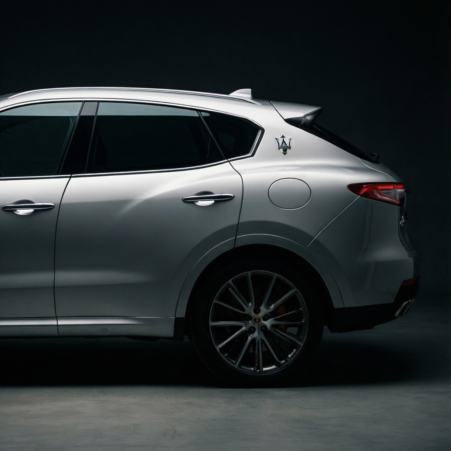 Studioopptak av Maserati Levante som fremhever designet.
