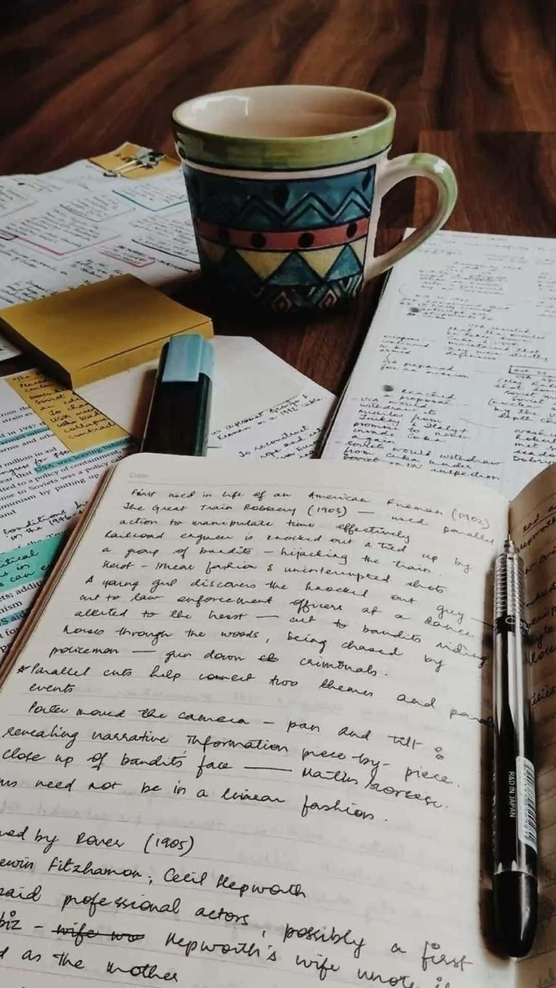 Unquaderno Con Una Tazza Di Caffè E Una Penna