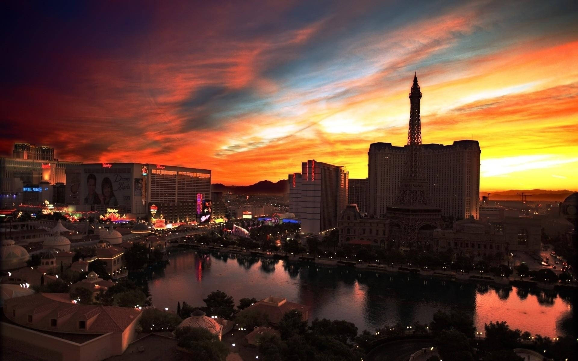 Stunning 4k View Of Vibrant Las Vegas Cityscape Wallpaper