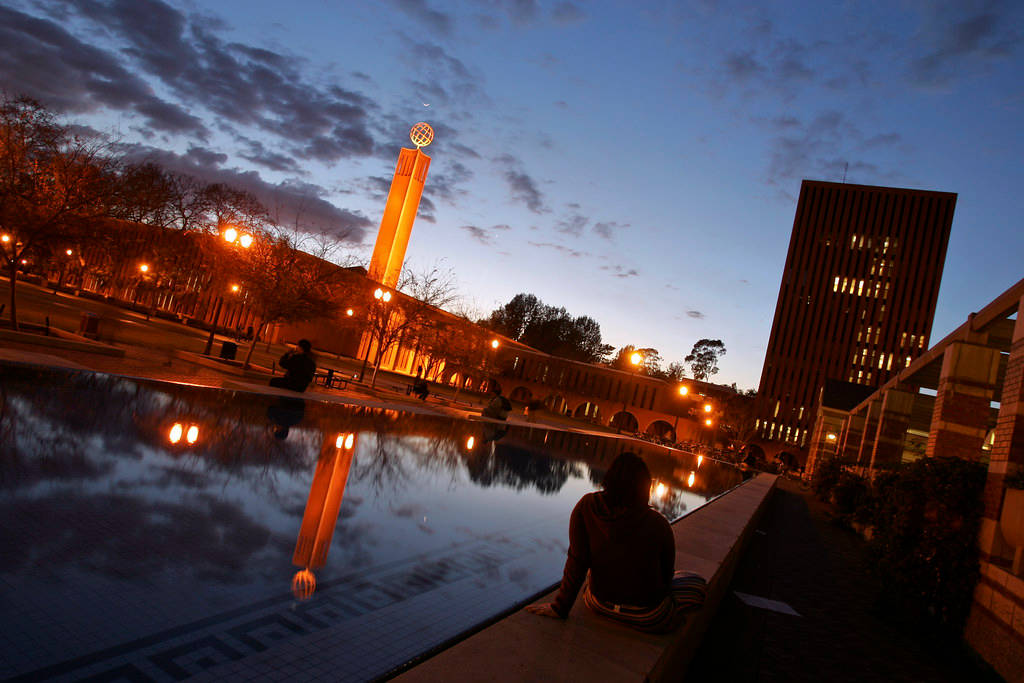"stunning Evening Shot Of The University Of Southern California Campus" Wallpaper