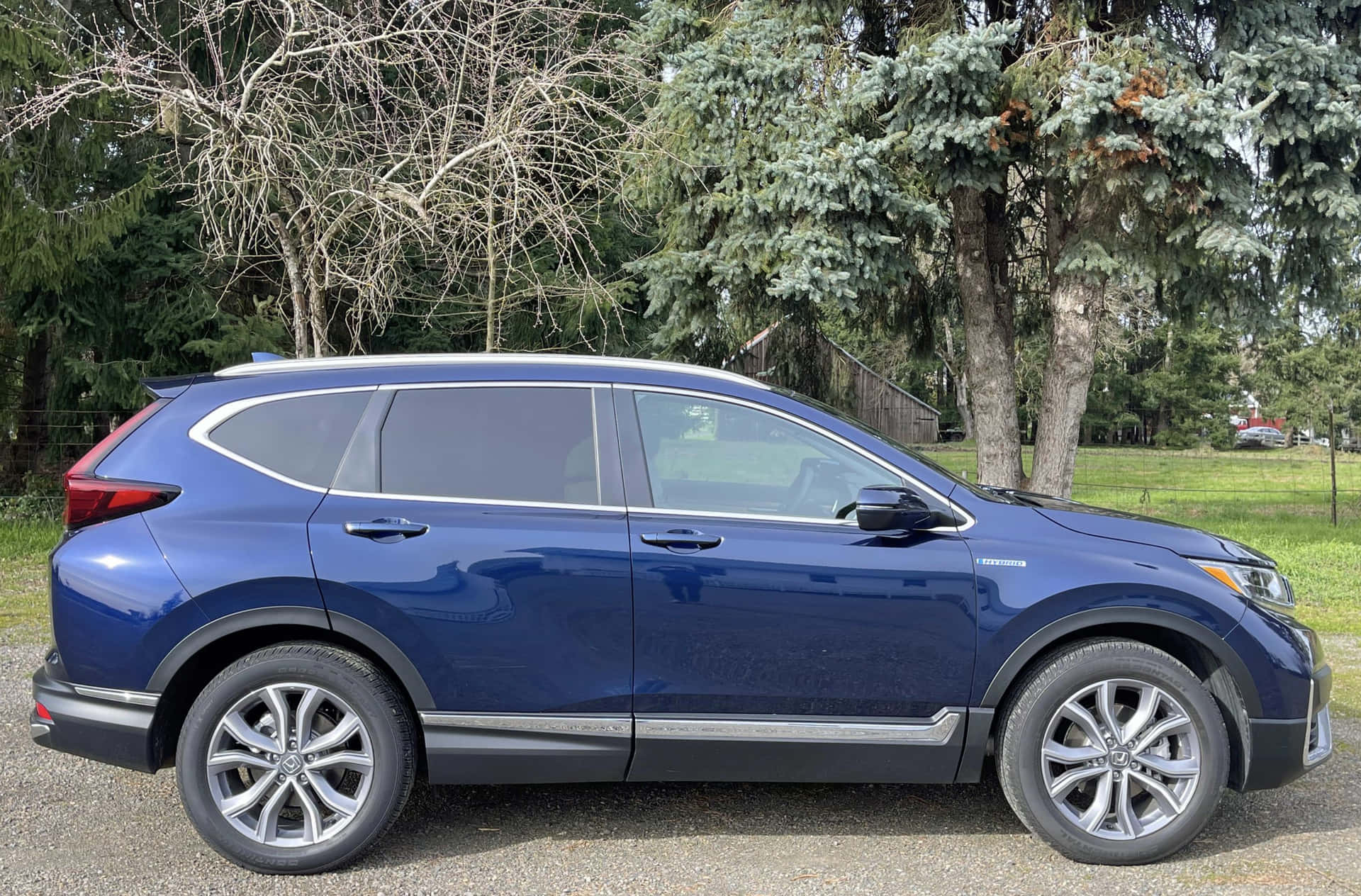 Honda Cr-v Éblouissante Dans Une Nature Majestueuse Fond d'écran