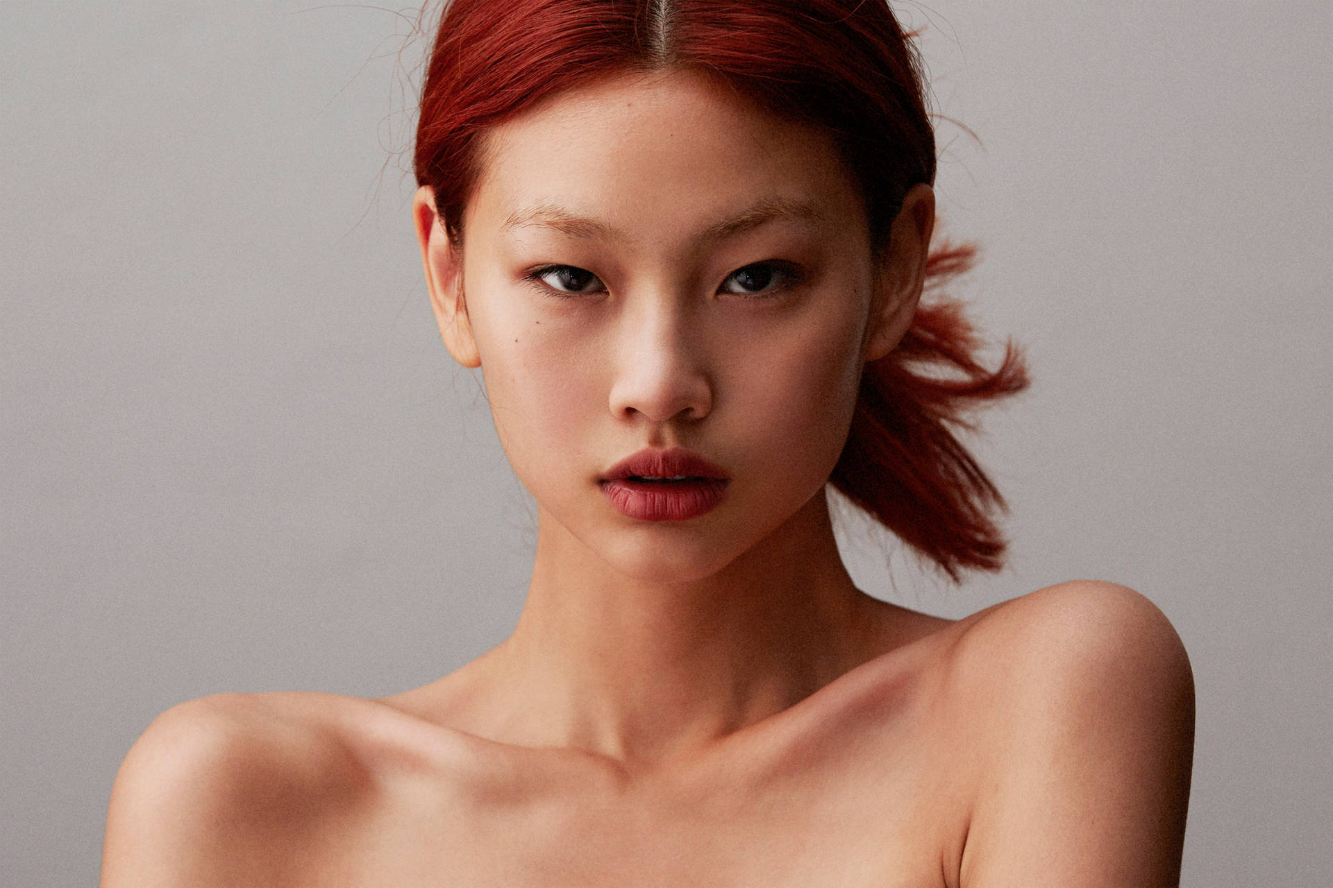 Download Stunning Model Hoyeon Jung Wallpaper