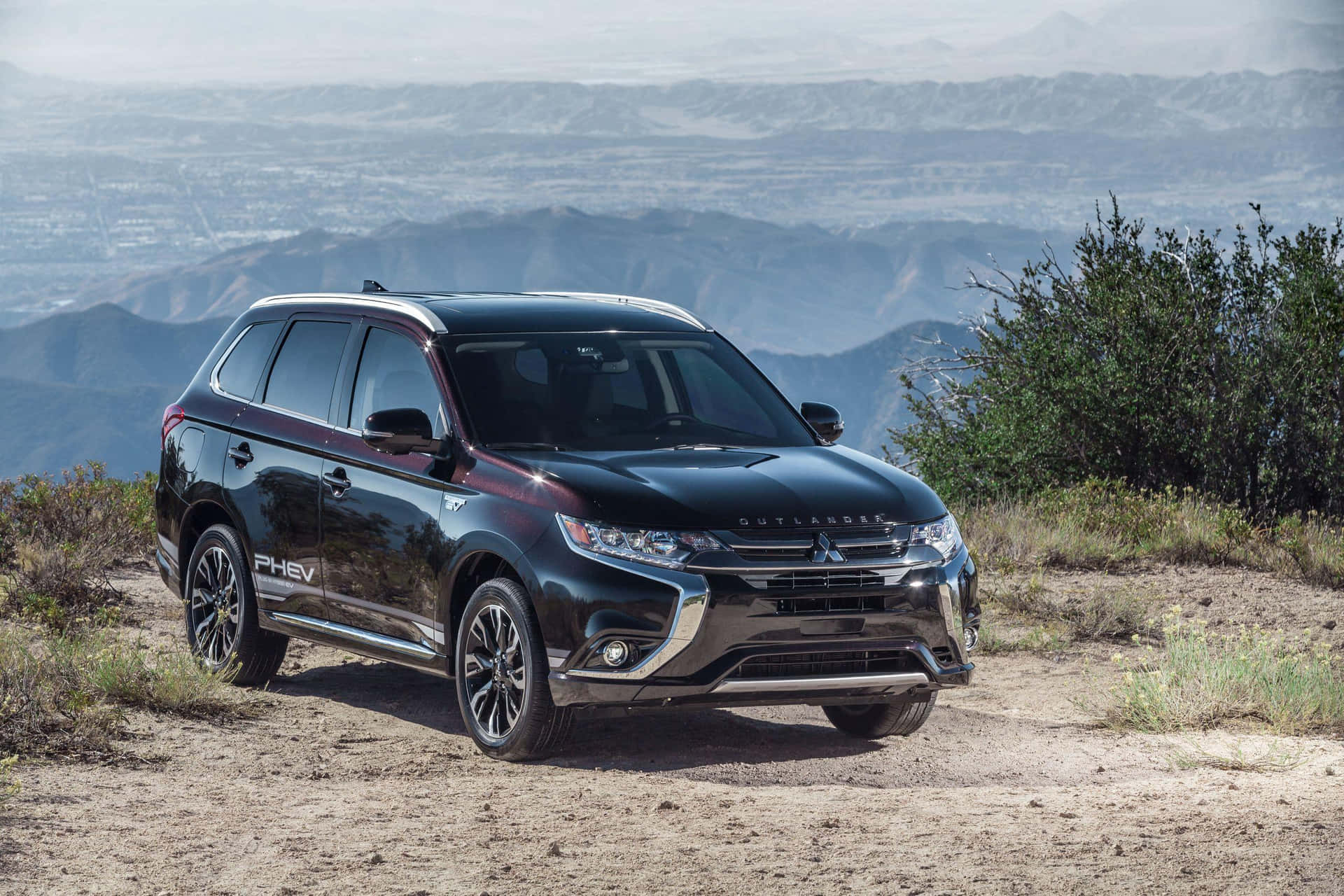 Stunning Off-road Adventure With The Mitsubishi Outlander Wallpaper