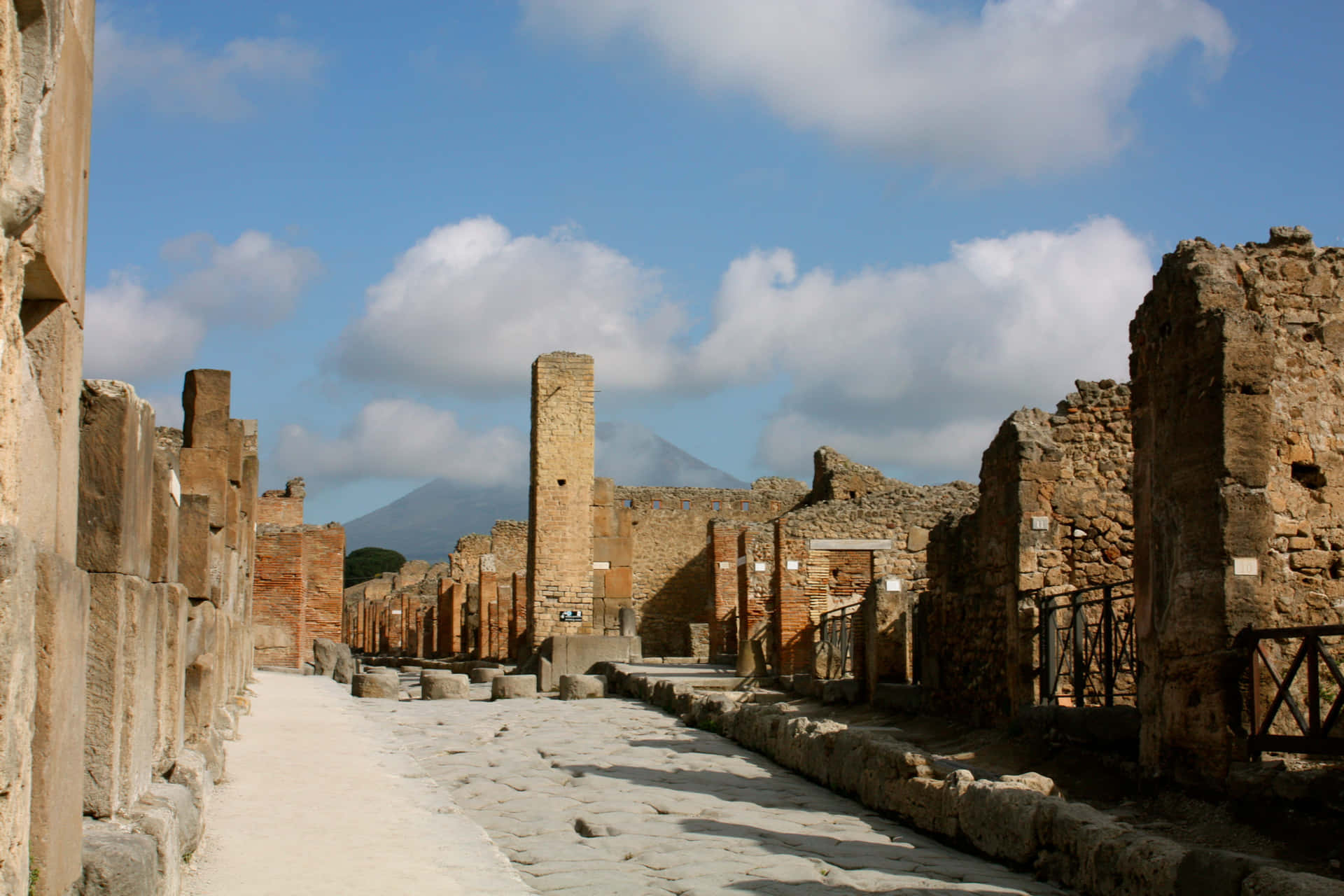 Stunning Pompeii Archaeological Park Pathway Picture