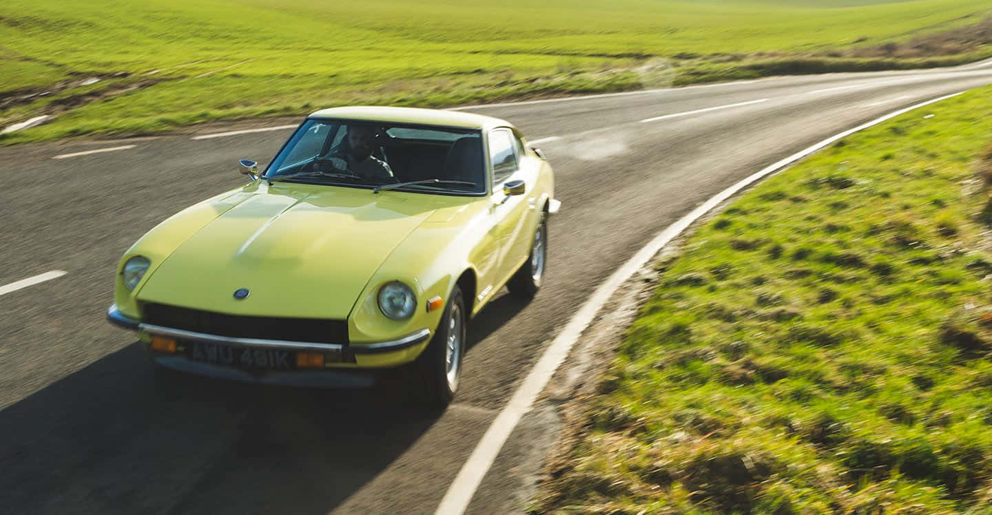 Upea Punainen Datsun 240z Täydessä Loistossaan Taustakuva