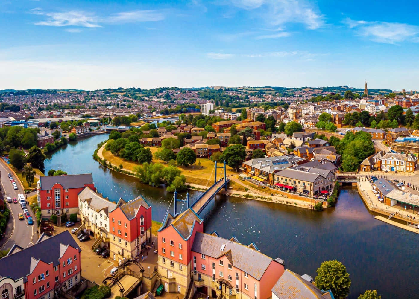 Adembenemende Zonsondergang In Exeter Stad Achtergrond