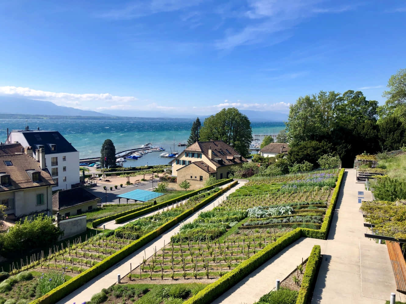 Adembenemende Zonsondergang Boven Het Meer Van Genève In Nyon, Zwitserland Achtergrond