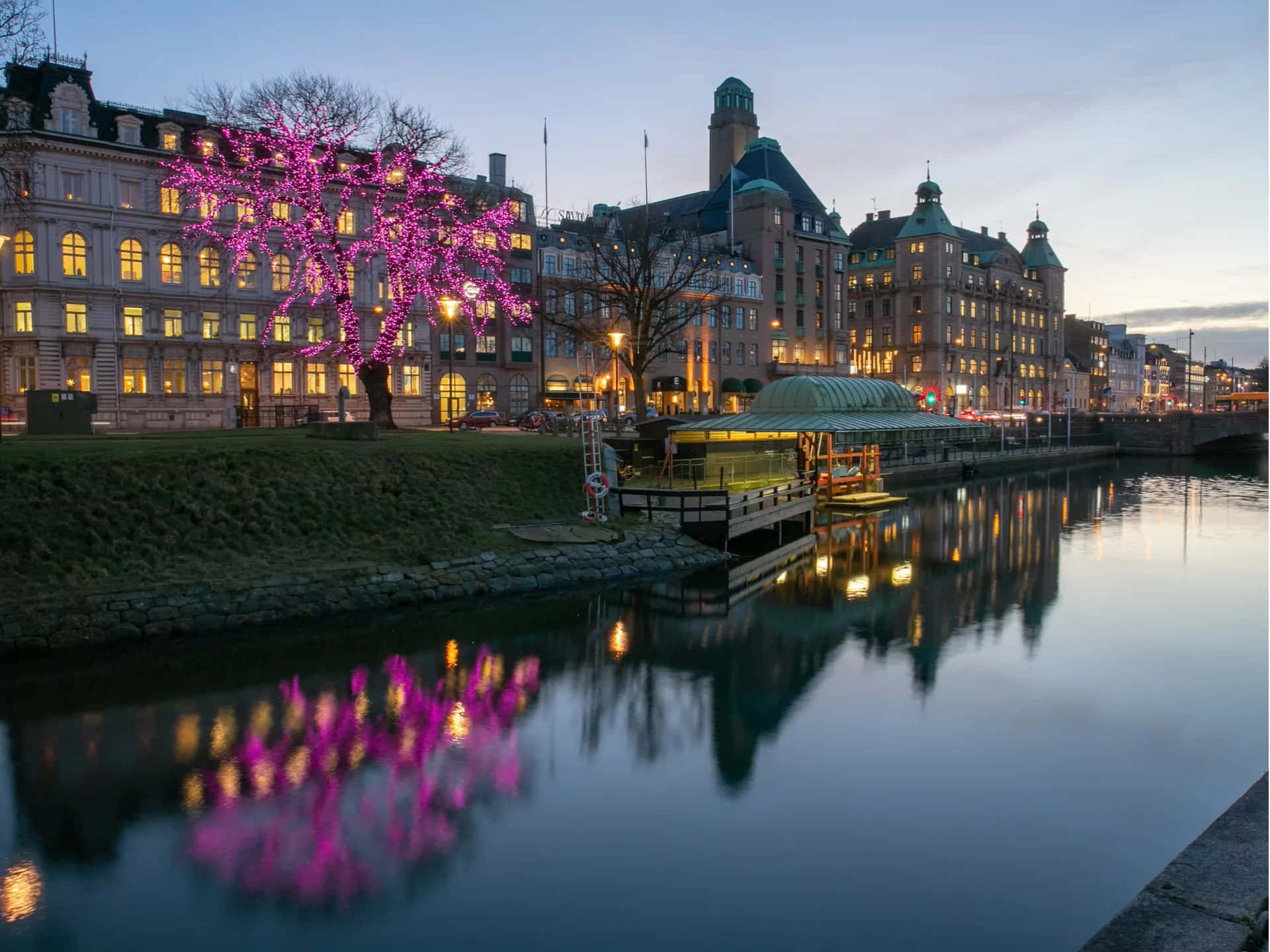 Adembenemend Schemering Uitzicht Op Malmö Stad, Zweden Achtergrond