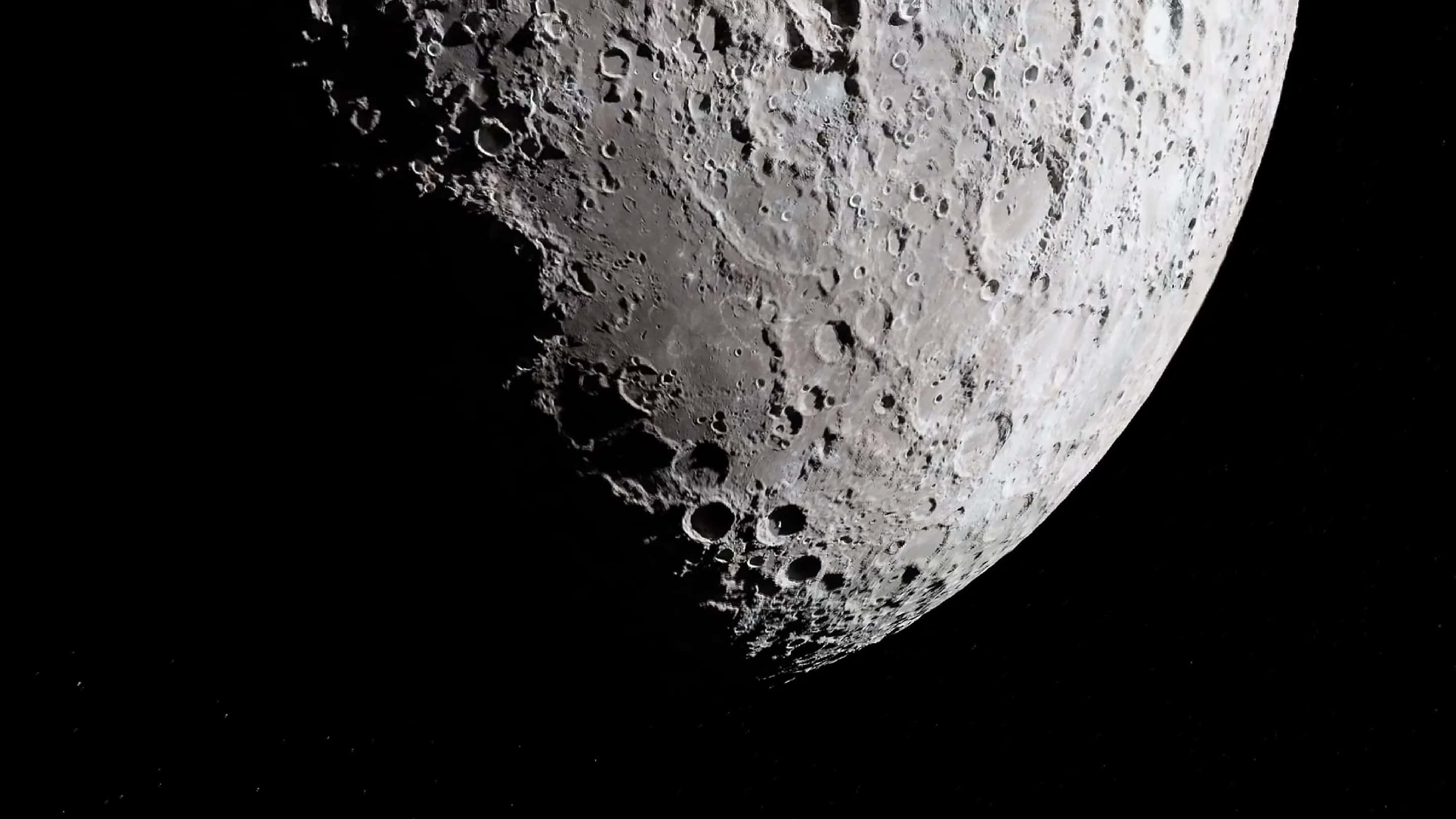 Vue Éblouissante Du Paysage De Cratères Lunaires Fond d'écran