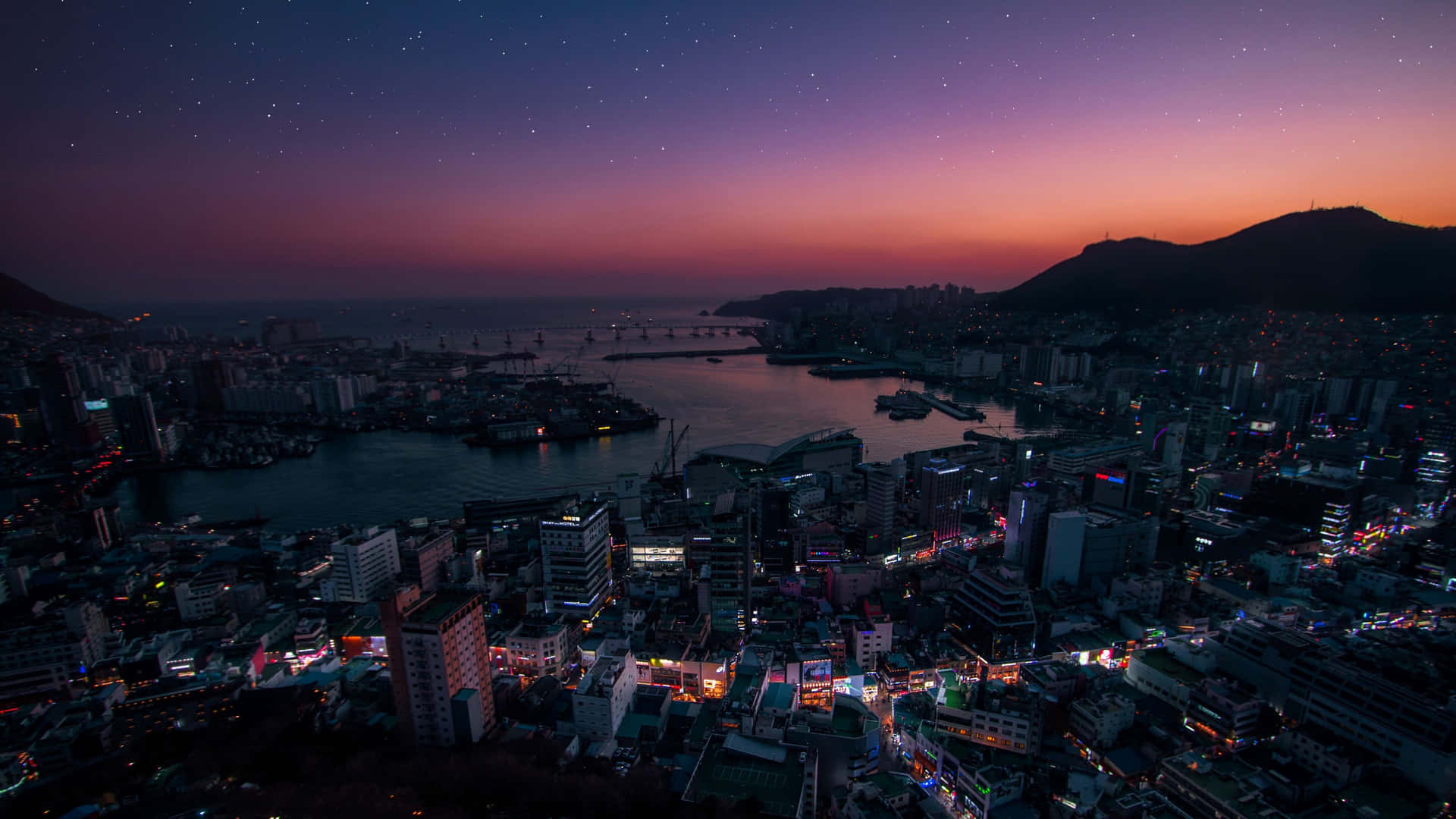 Stupendoskyline Di Una Città Della Corea Del Sud Al Tramonto