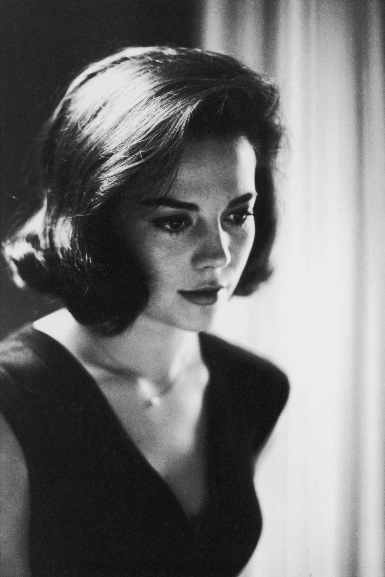 Style Icon Natalie Wood In Black And White Wallpaper