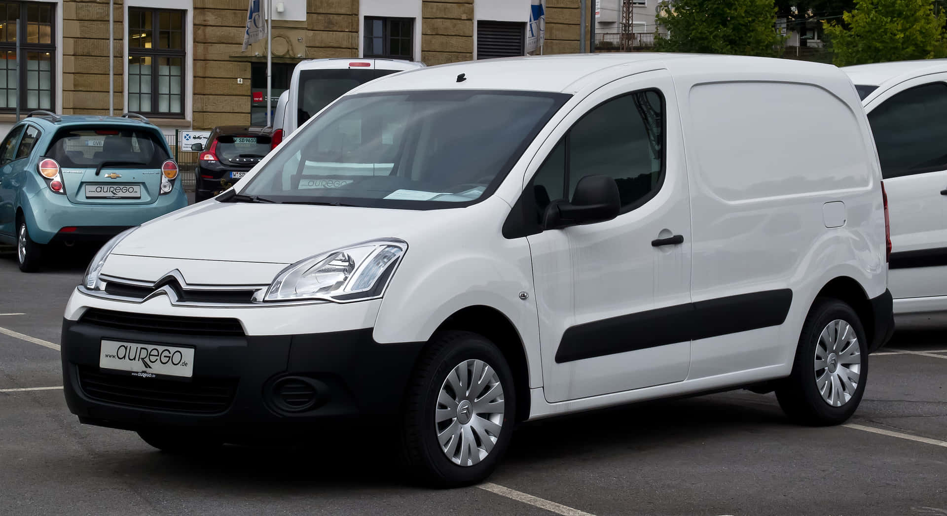 Stylish And Robust Citroen Berlingo On The Road Wallpaper