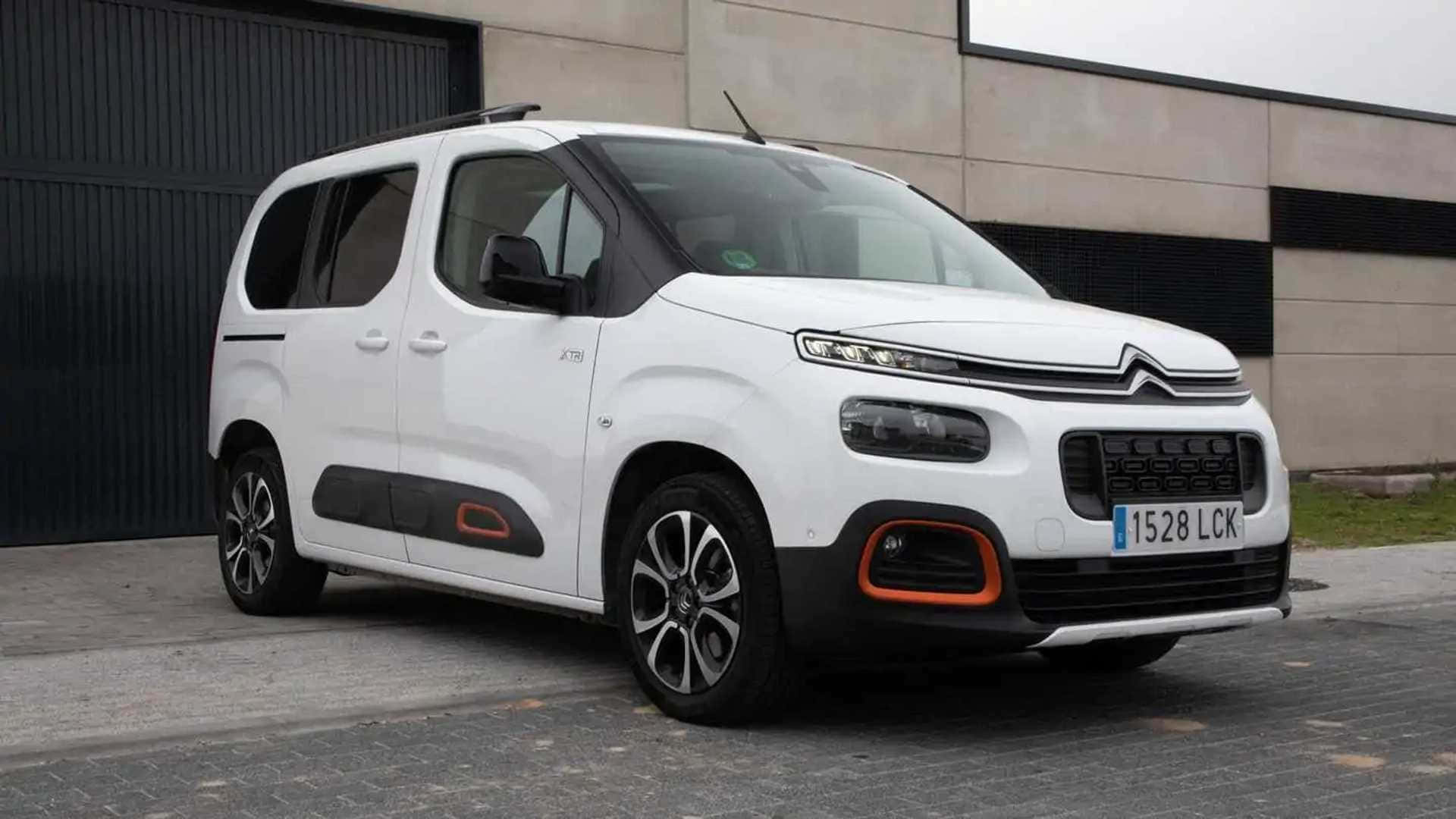 Tyylikäs Ja Tilava Citroen Berlingo Metropolialueella Taustakuva