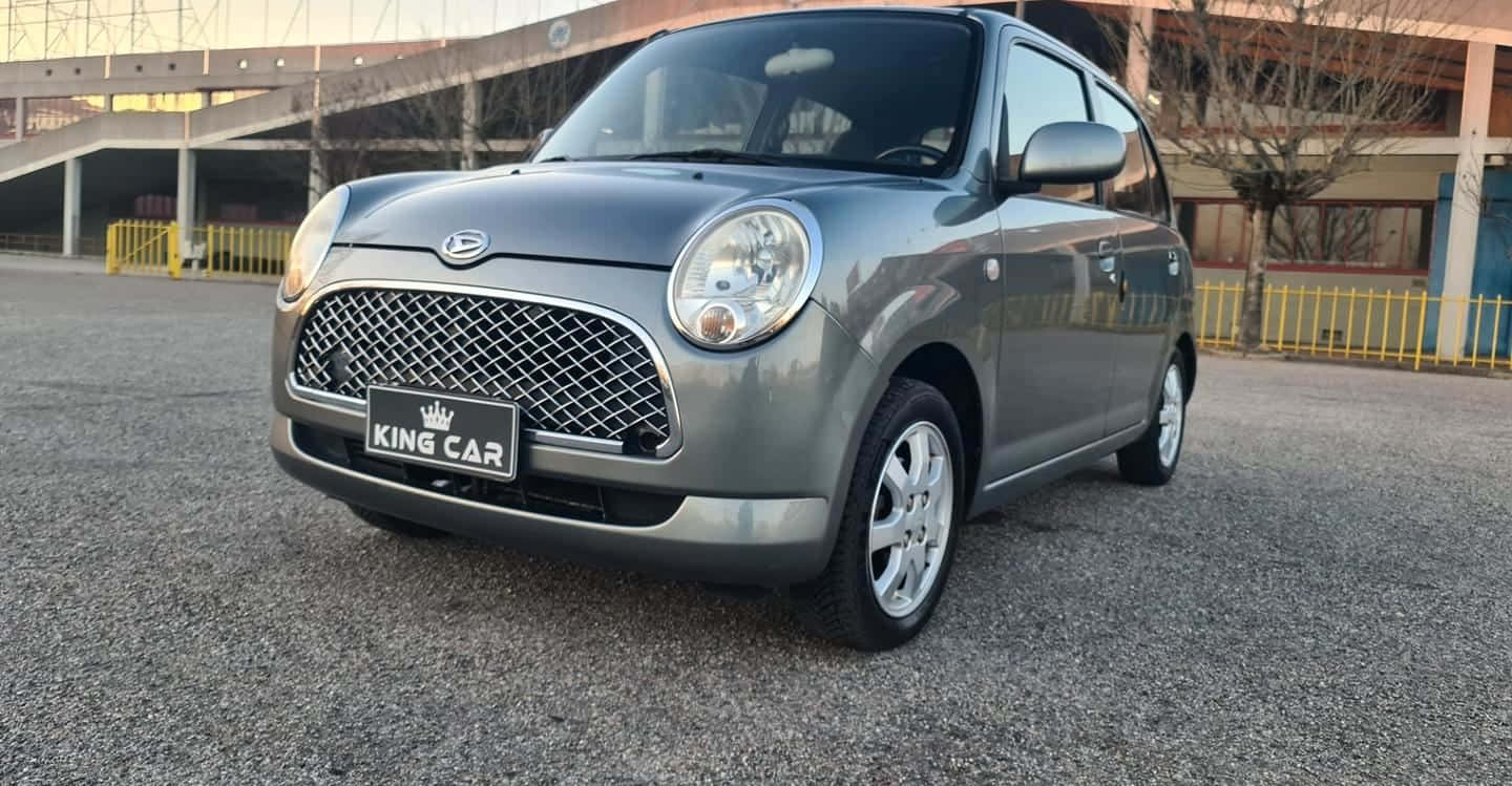 Daihatsu Trevis Stylé Dans Une Rue Urbaine Fond d'écran