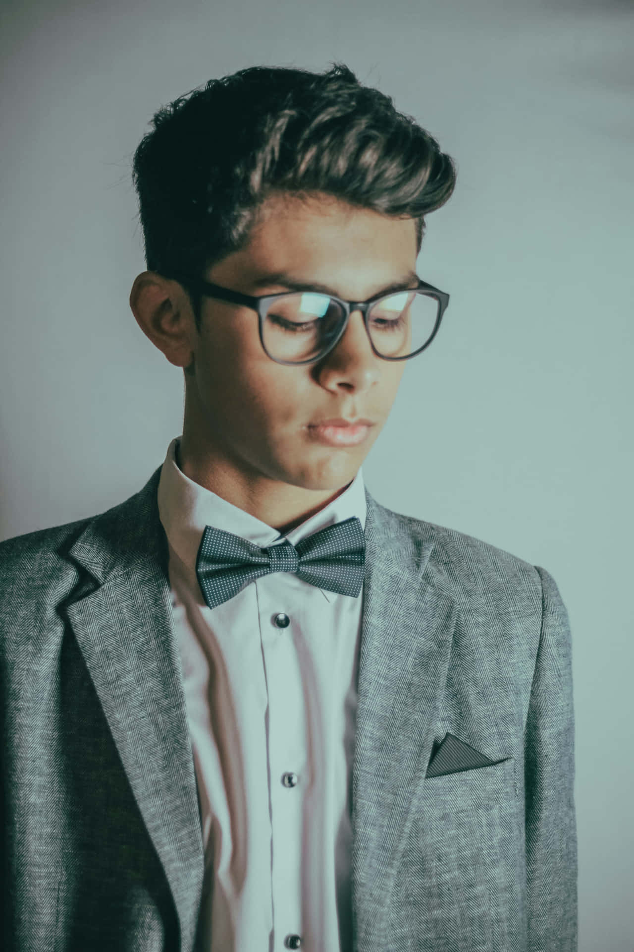 Stylish Teenagerin Suitand Bowtie Wallpaper