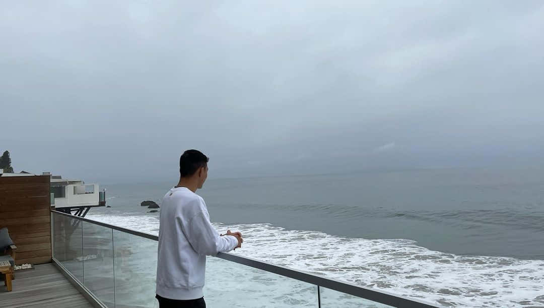 Sumudaerji Mirando El Mar Fondo de pantalla