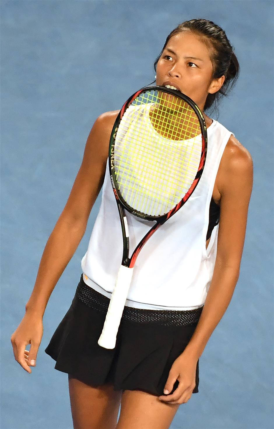 Su-wei Hsieh Biting Tennis Racket Wallpaper