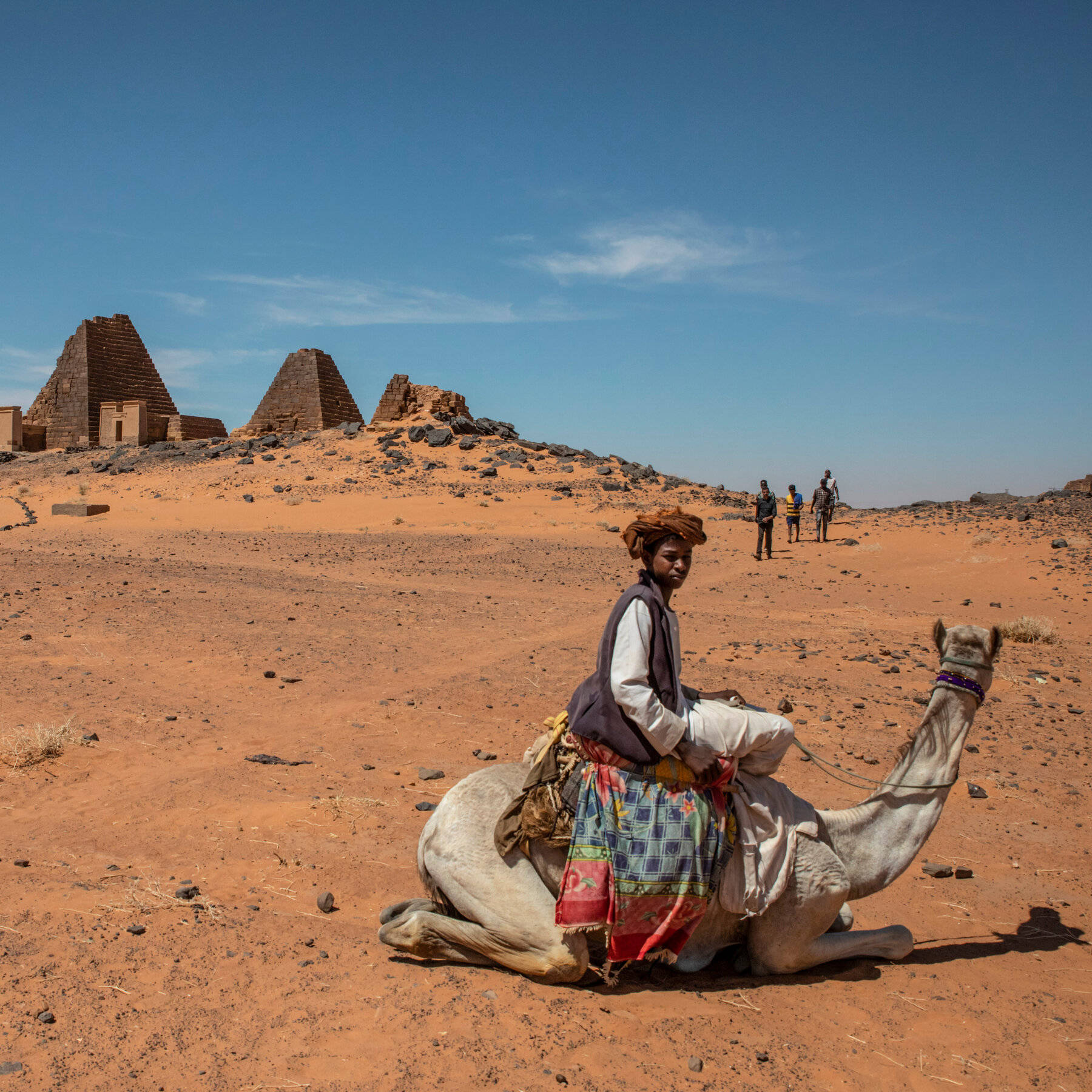 Sudanjunge Reitet Auf Einem Kamel Wallpaper