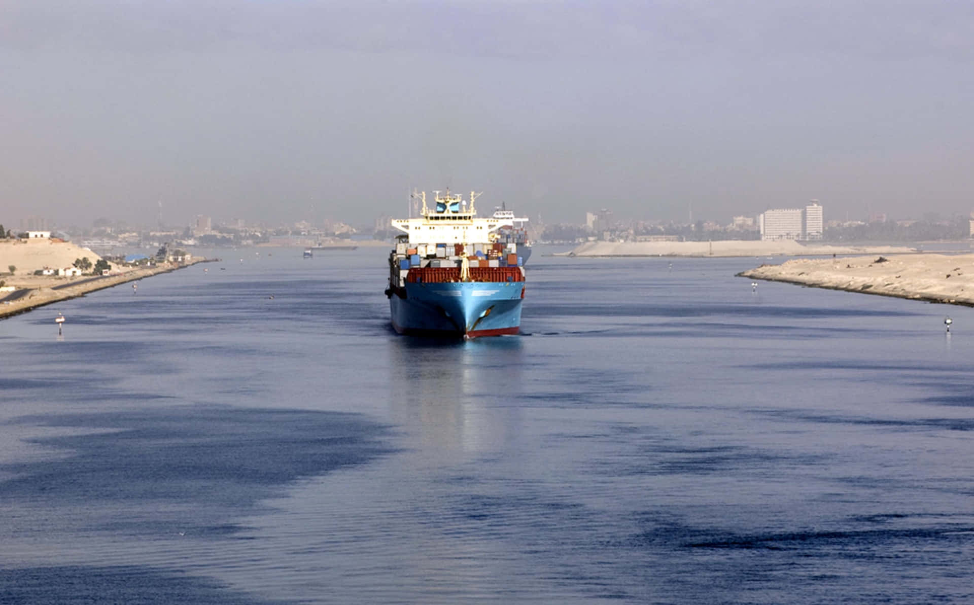 Fantastiskbild Av Suezkanalen.