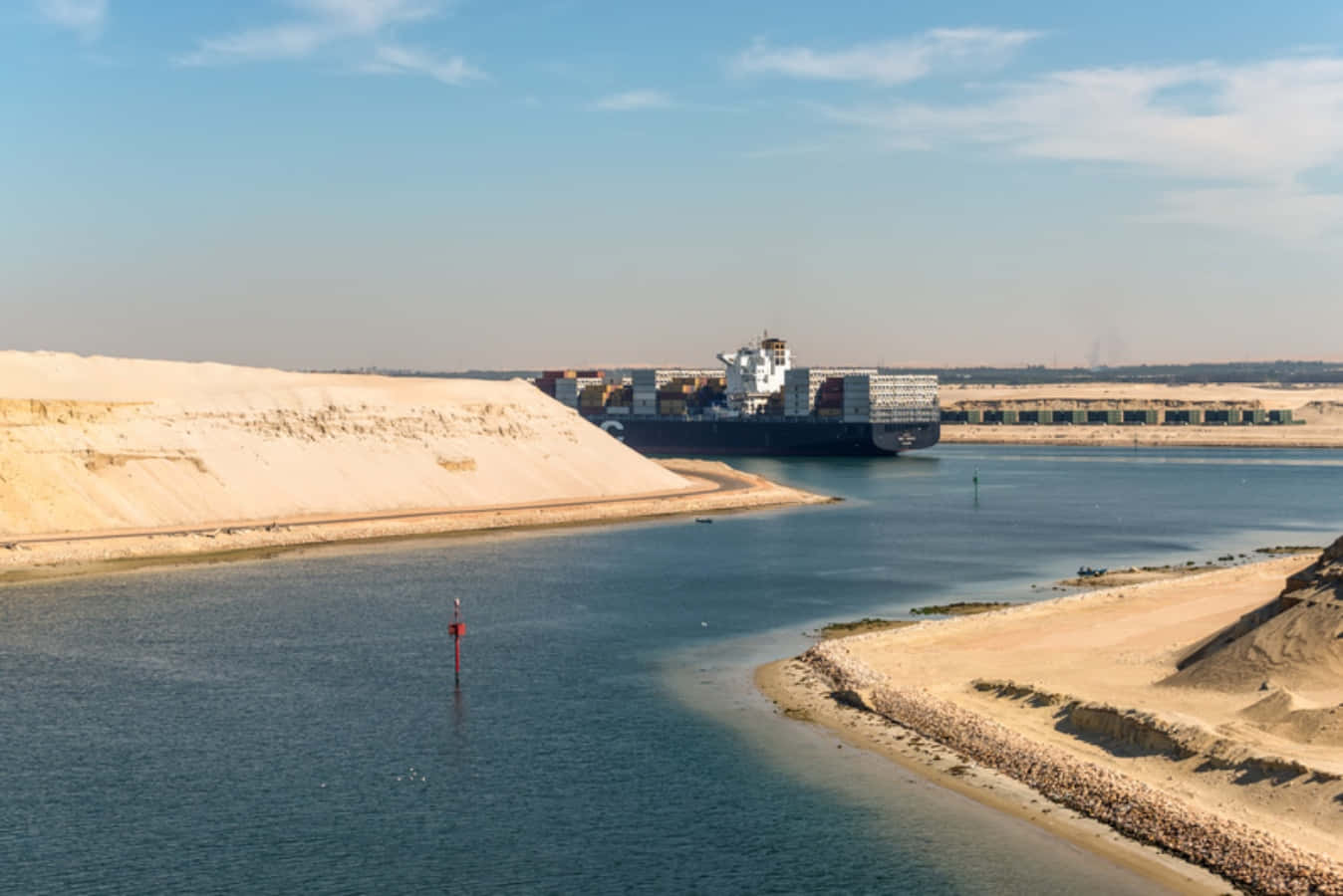Bildeines Riesigen Schiffs Im Suezkanal