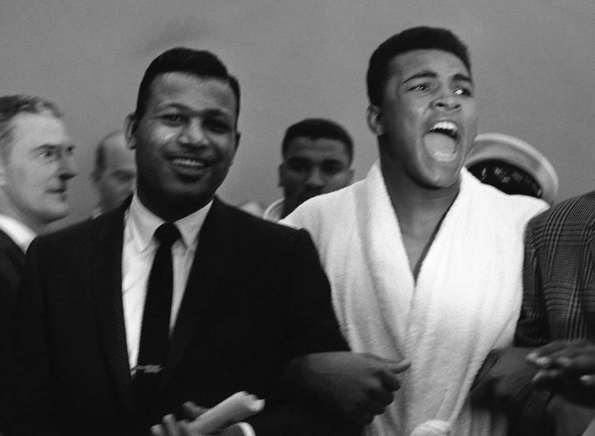 Sugar Ray Robinson With Muhammad Ali Wallpaper