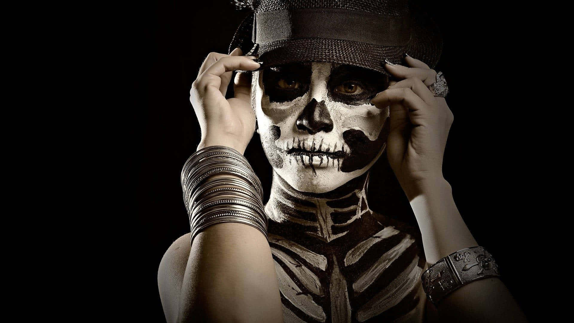 Umamulher Com Maquiagem De Esqueleto E Um Chapéu. Papel de Parede
