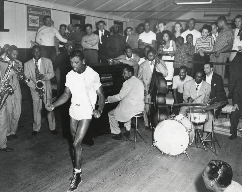 Sugary Ray Robinson Training With Jazz Wallpaper