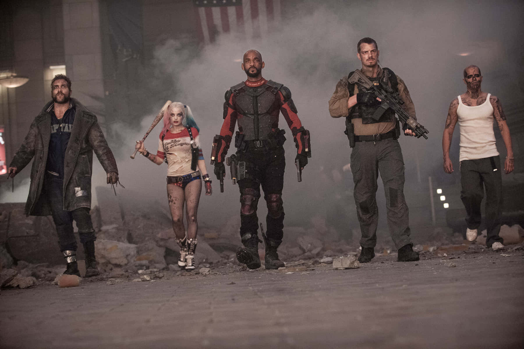 Suicide Squad Team Wandelt Door Puin Achtergrond