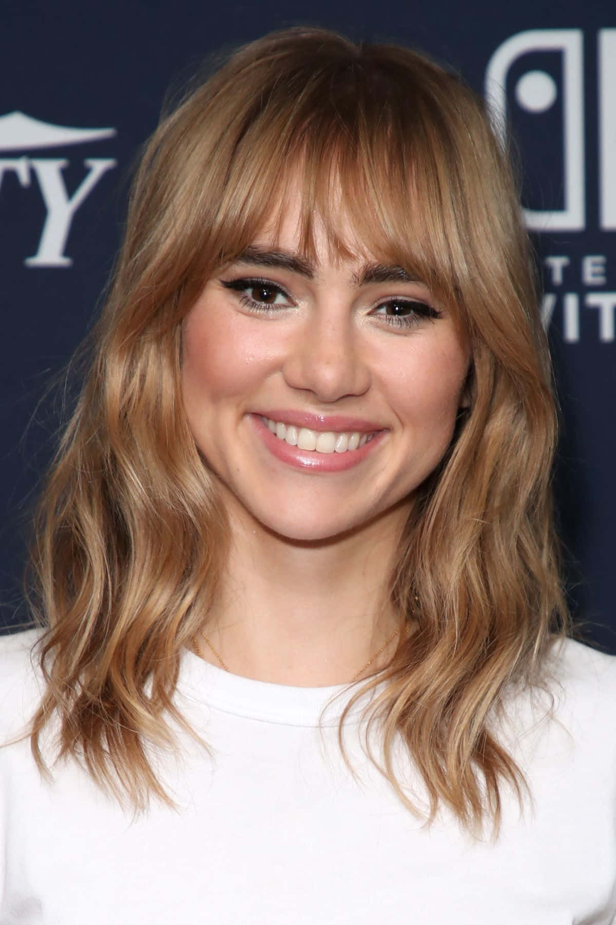 Suki Waterhouse Smiling Portrait Wallpaper