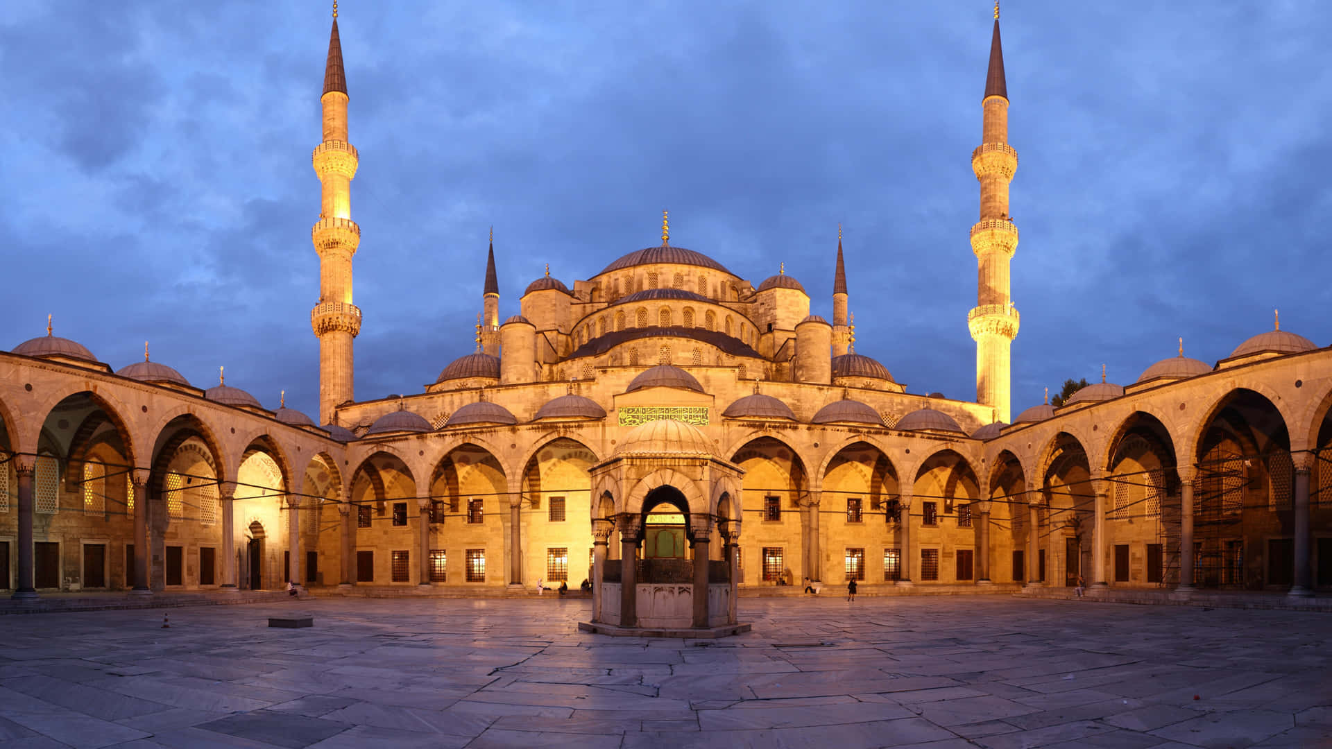 Facciatailluminata Della Moschea Di Sultan Ahmed Sfondo