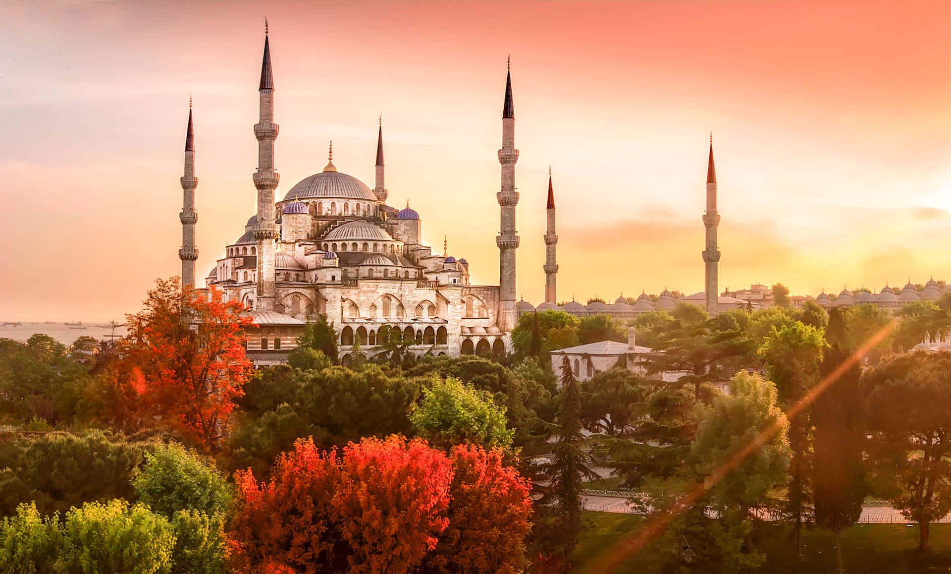 Sultan Ahmed Mosque Red And Green Wallpaper