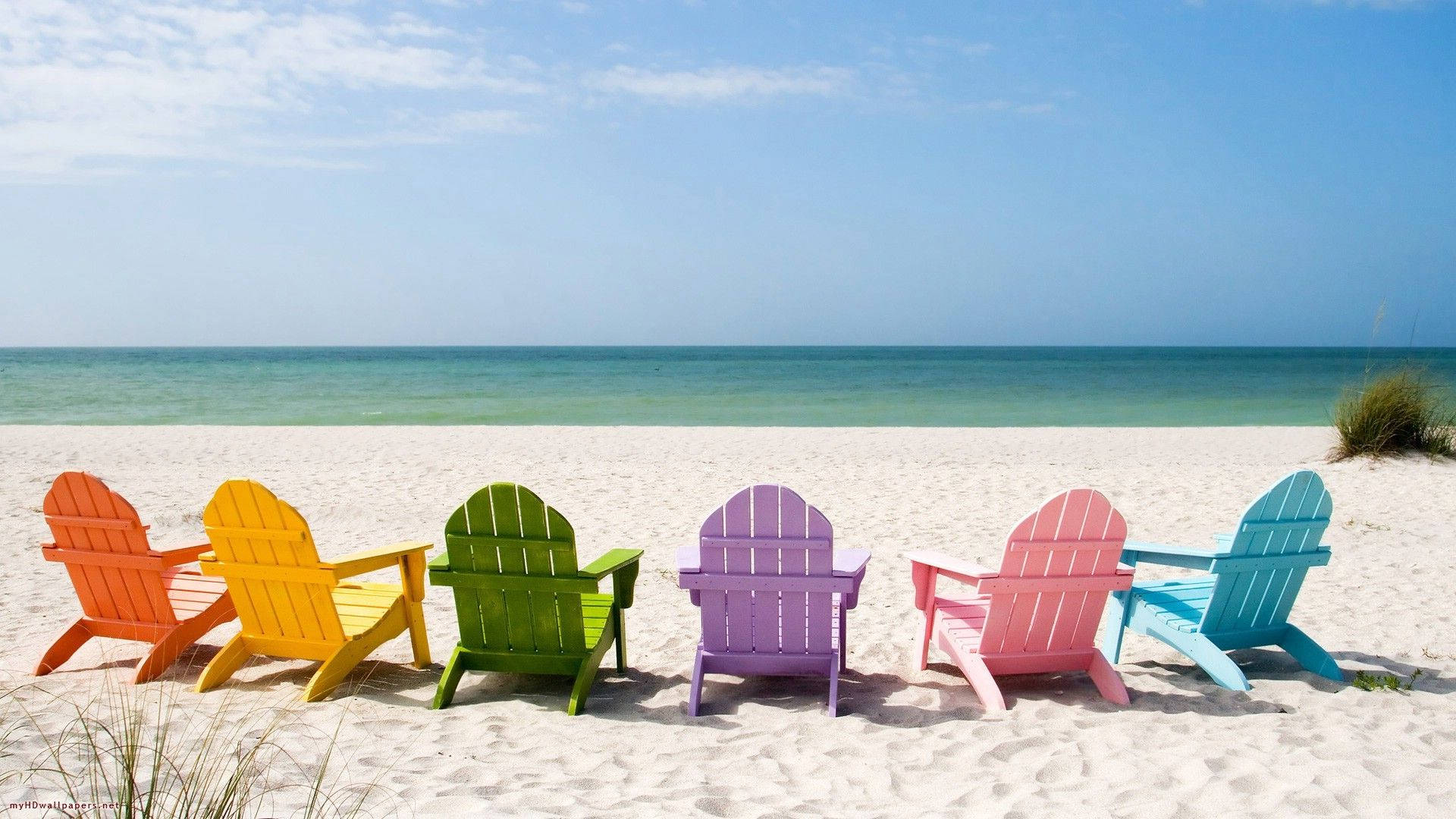 Estéticade Verão: Cadeiras Coloridas De Praia. Papel de Parede
