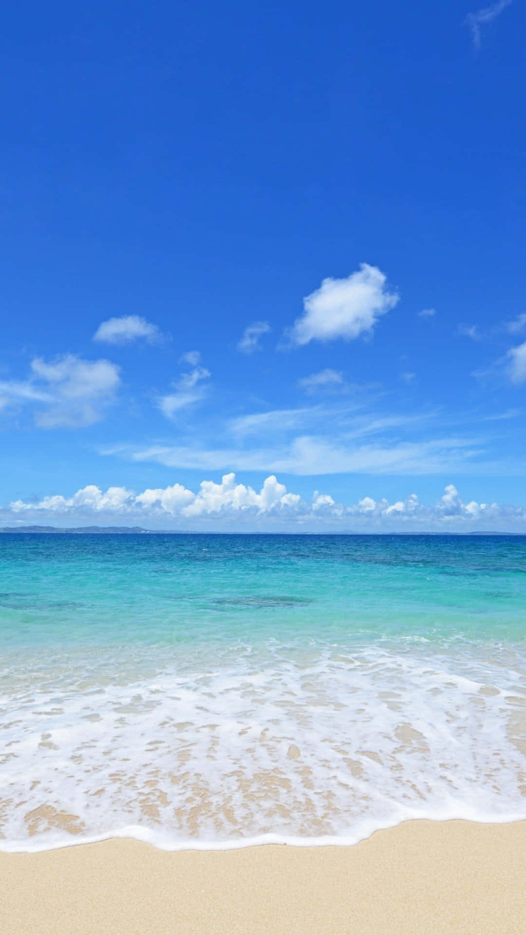 Relájate,despeja La Mente Y Disfruta De La Belleza Natural Del Verano En La Playa. Fondo de pantalla