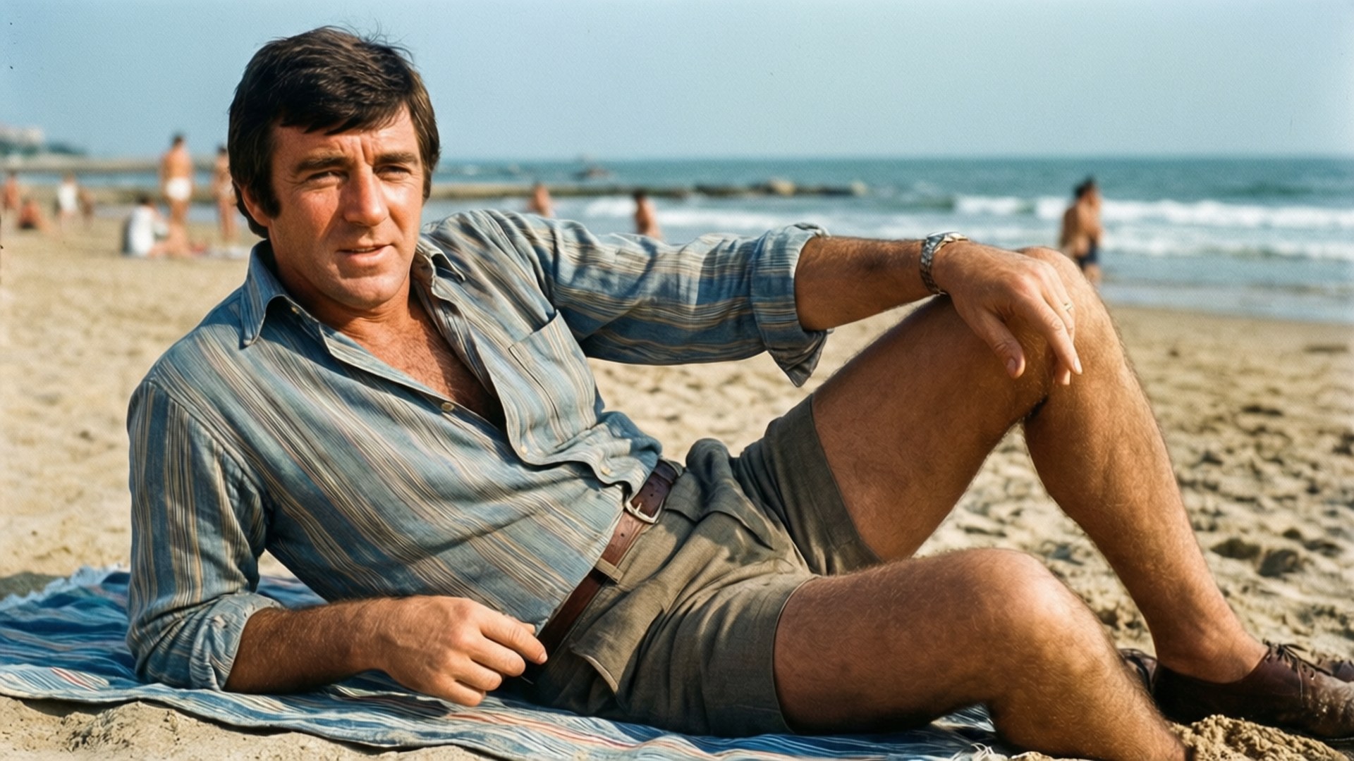 George Best nyter en dag på stranden, avslappet og uformell