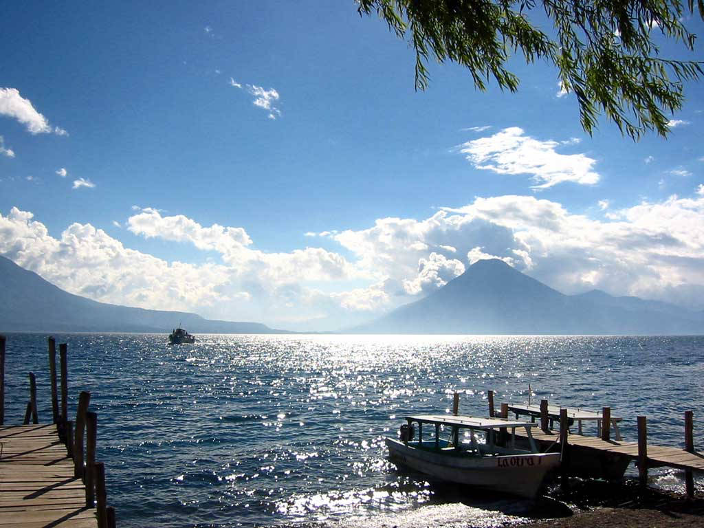 Veranoen El Lago Atitlán, Guatemala. Fondo de pantalla