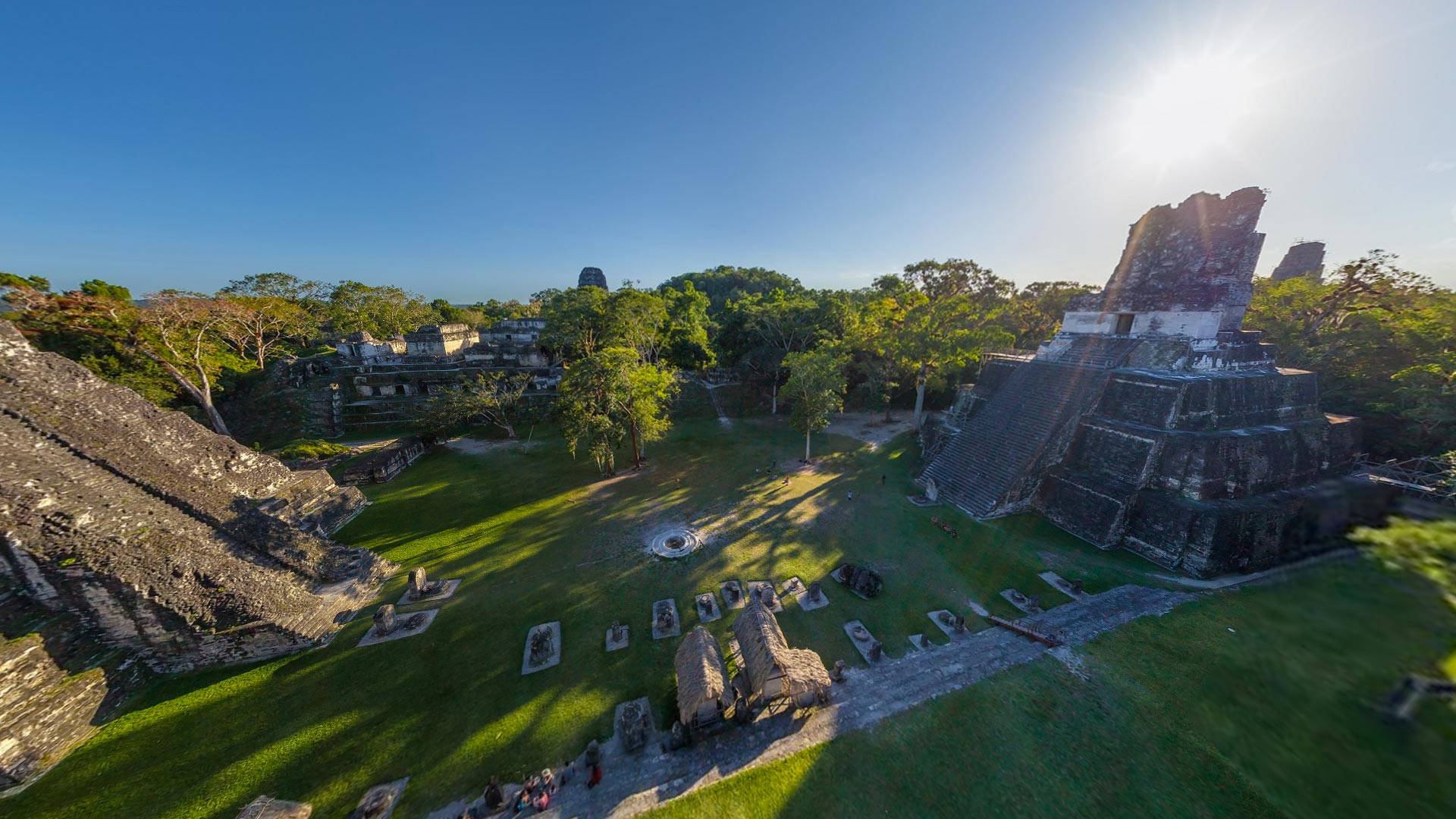 Sol og skygger Tikal Skema: Strålende sol og skyggefulde Tikal-mønstre mødes! Wallpaper