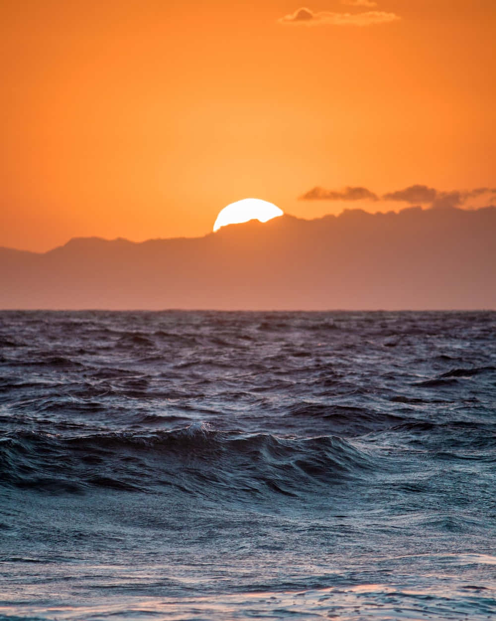 Einwunderschöner Sonnenaufgang Über Der Küste