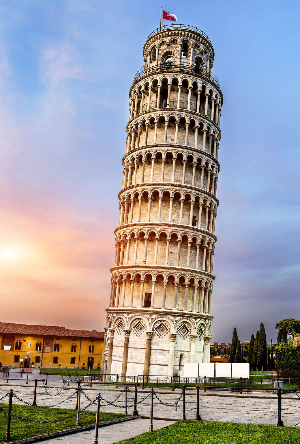 Pôrdo Sol Atrás Da Torre De Pisa. Papel de Parede