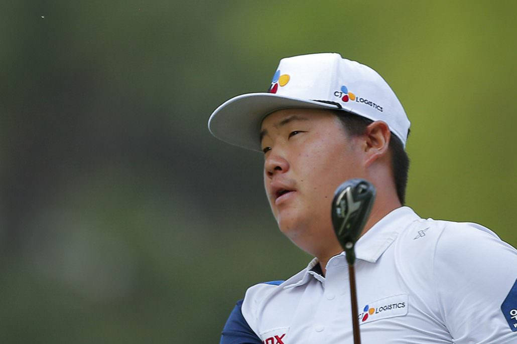 Ilgolfista Professionista Sungjae Im È Concentrato Sul Suo Prossimo Movimento In Un Torneo Di Golf. Sfondo