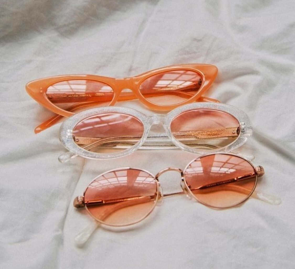 Feel radiant and chic in this gorgeous pair of rose gold sunglasses