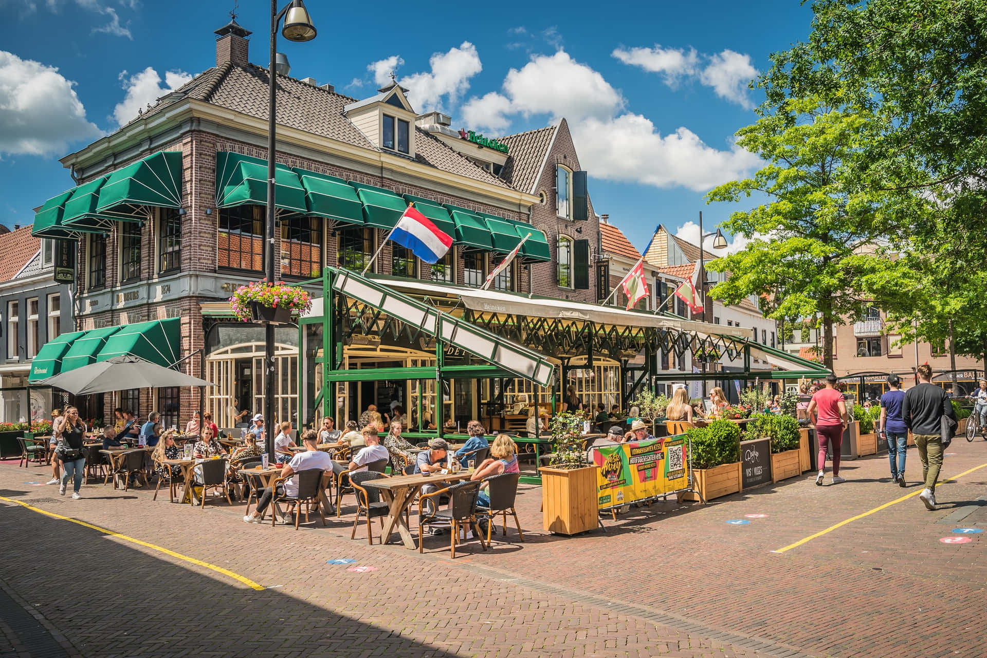 Sunny Day Outdoor Cafe Meppel Netherlands Wallpaper