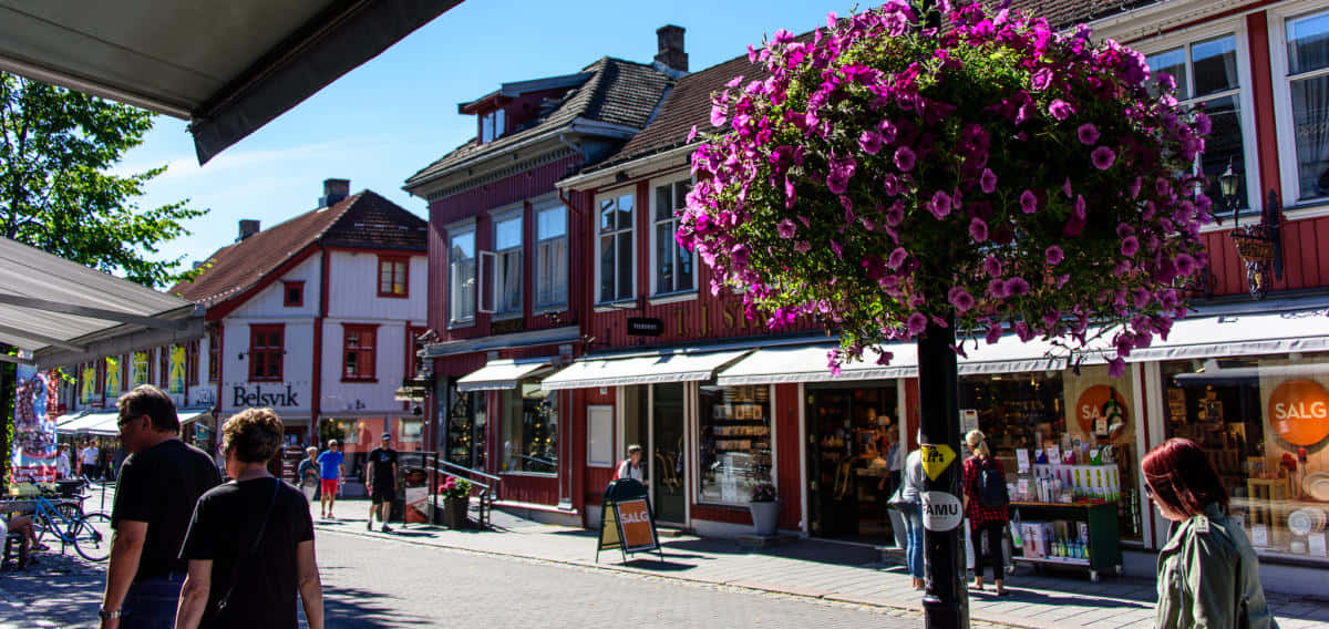 Journée Ensoleillée Au Centre-ville De Lillehammer Fond d'écran