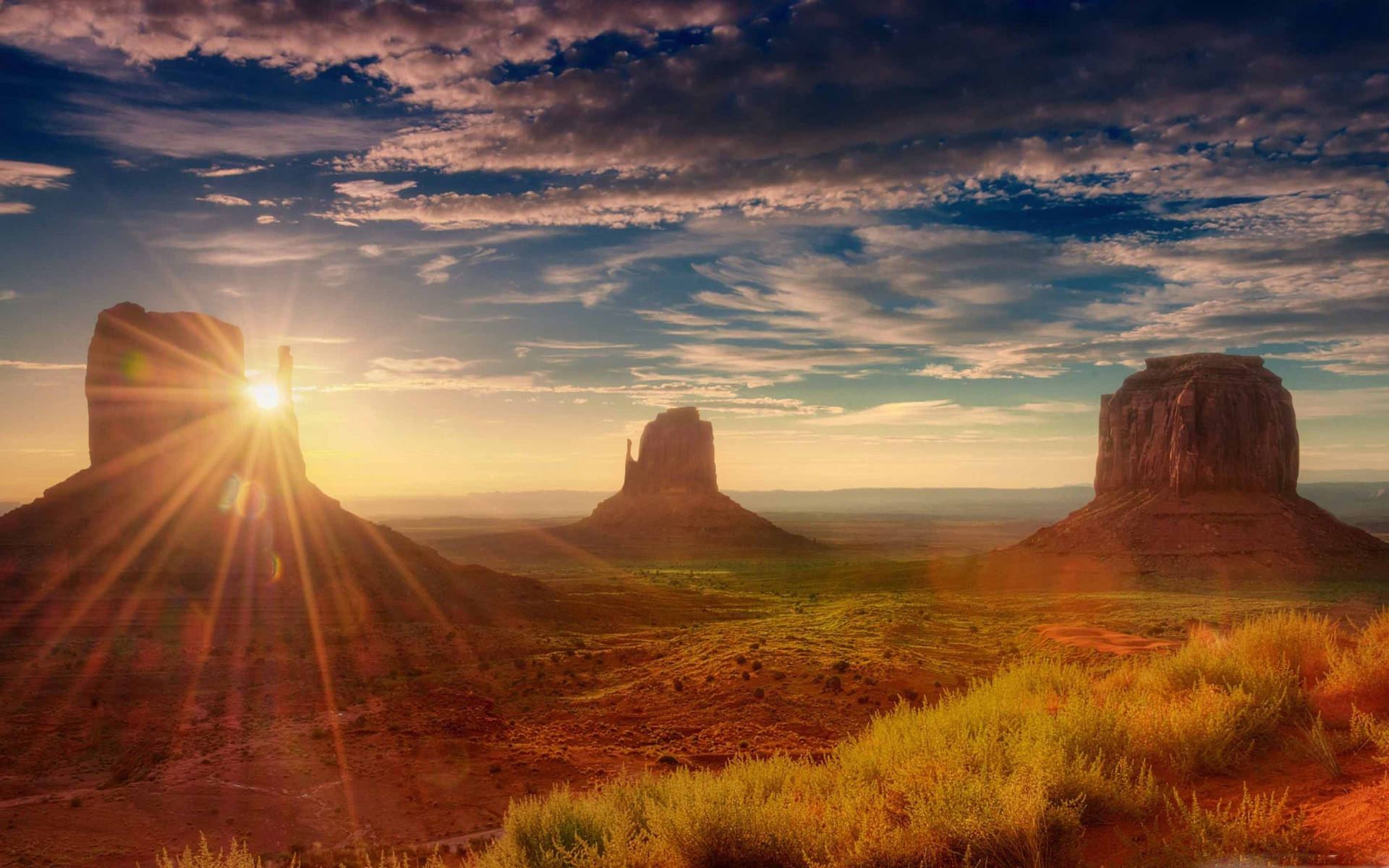 Sonnenaufgangin Monument Valley Wallpaper