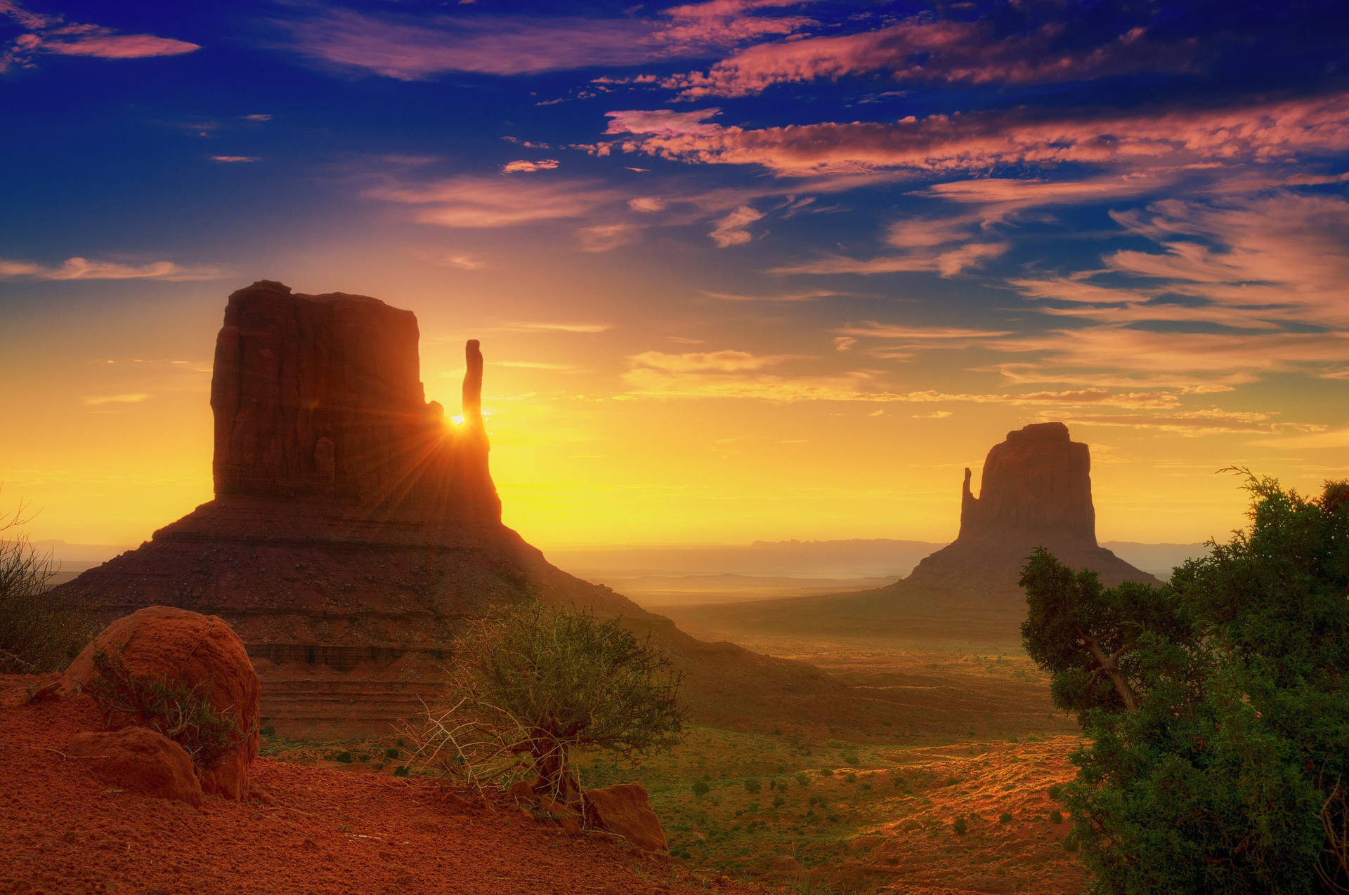 Sunrise At Monument Valley Wallpaper