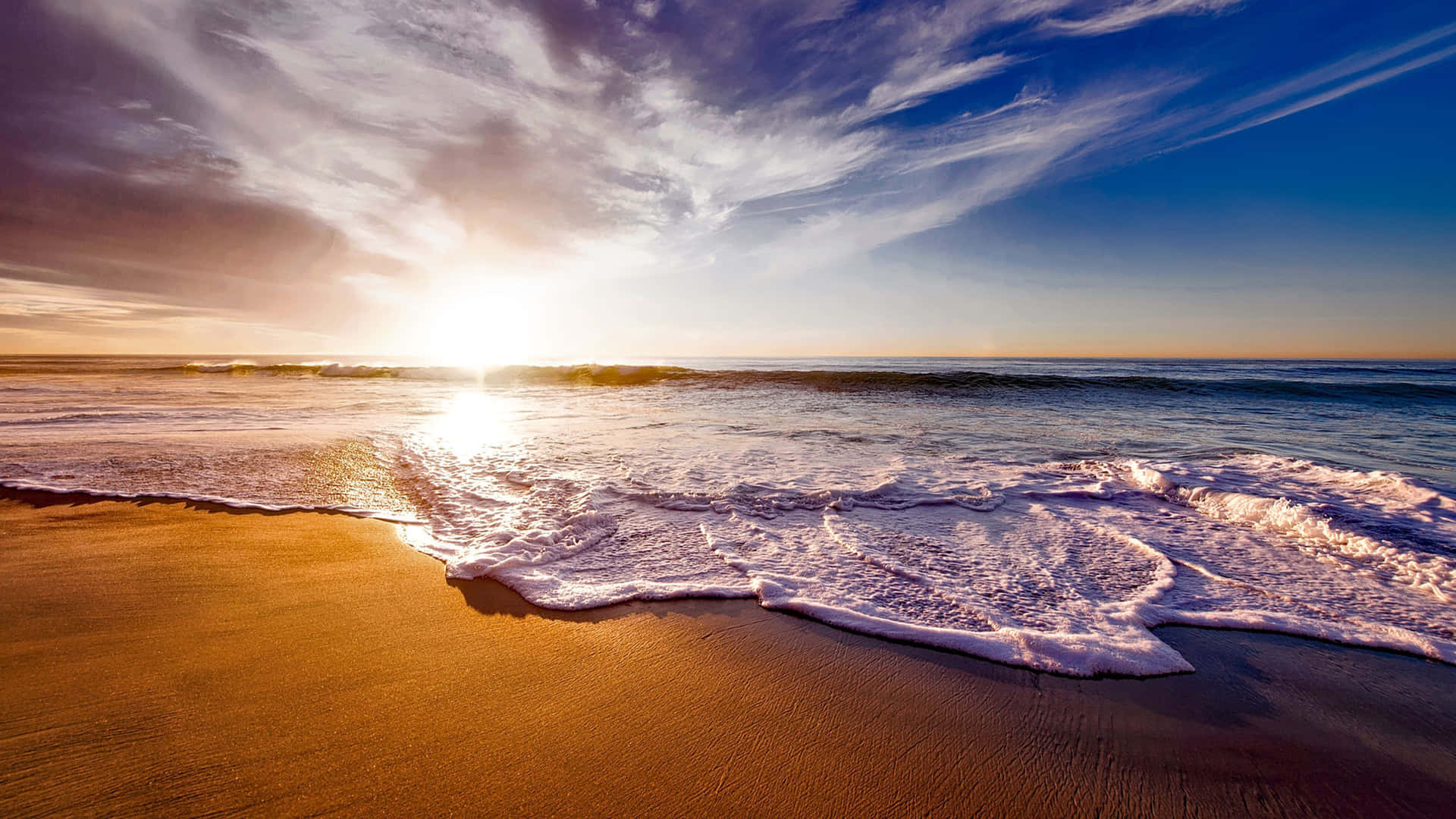 Zonsopgang Strand Golven Sereniteit.jpg Achtergrond