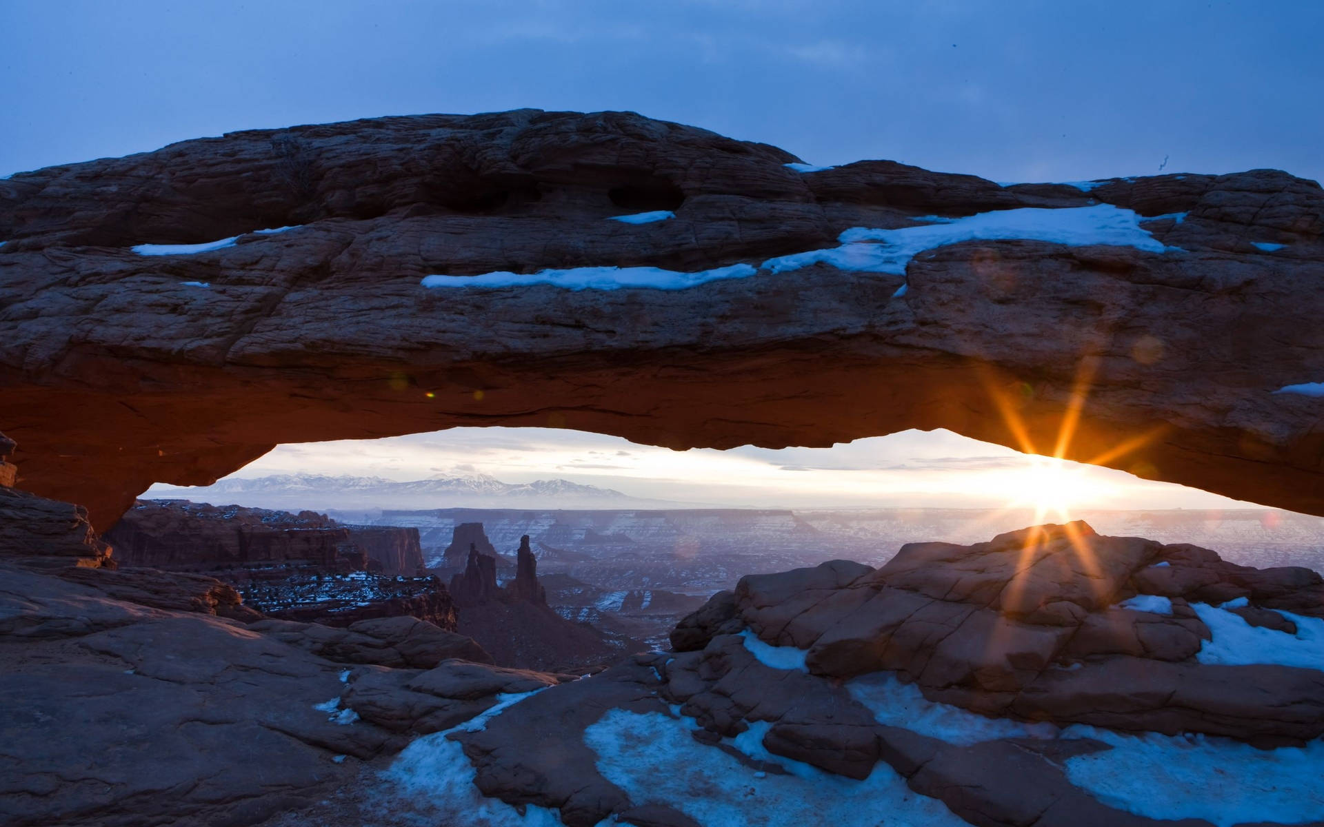 Sunrise In Canyonlands National Park Wallpaper