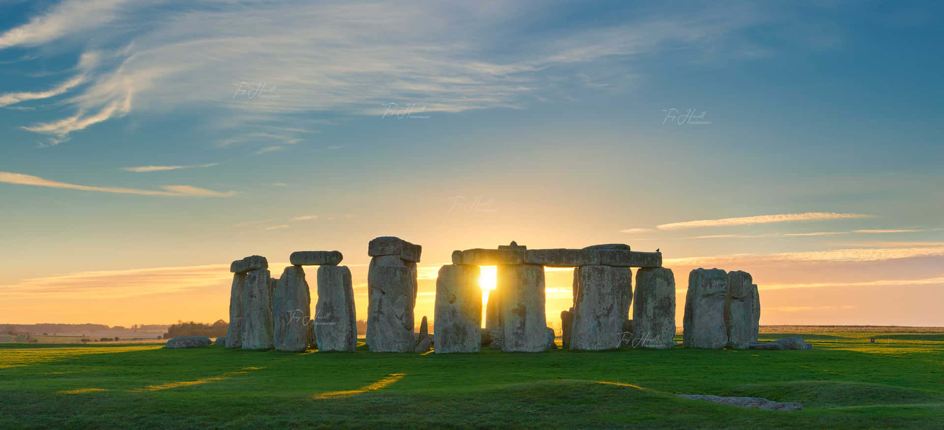 Amaneceren Stonehenge, Inglaterra. Fondo de pantalla