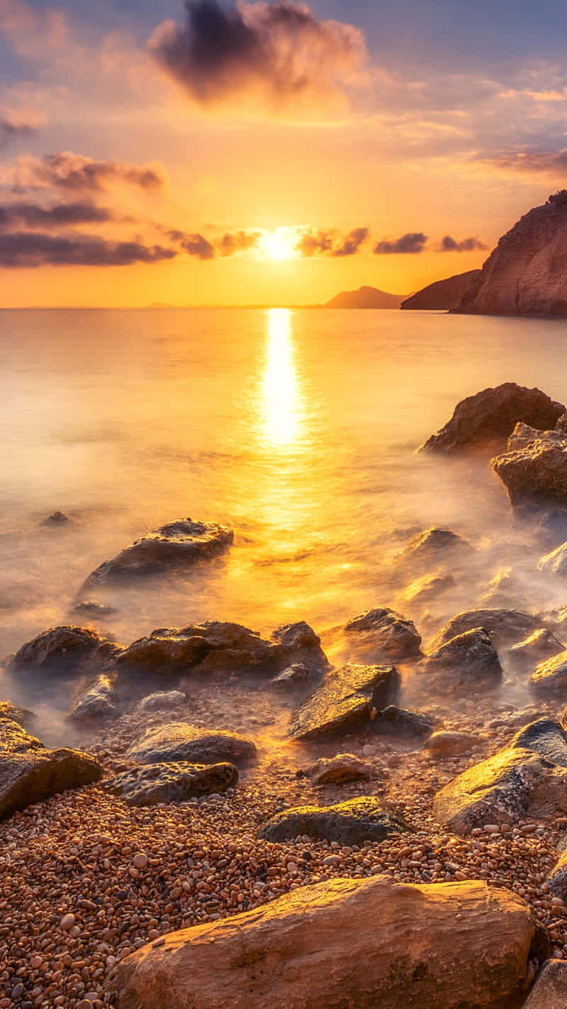 Nyd skønheden i solopgang mens du bruger din iPhone Wallpaper