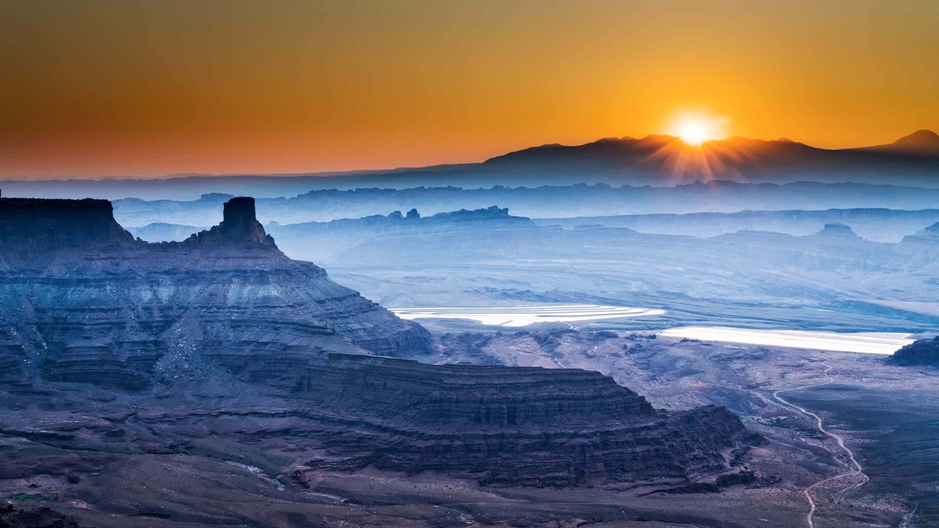 Lever De Soleil Sur Le Canyon Brumeux 4k Fond d'écran