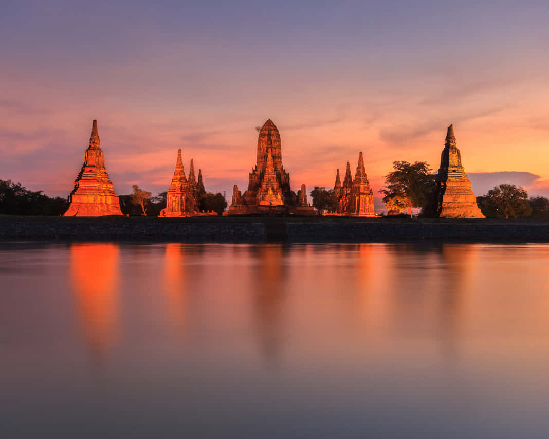 Zonsondergang Bij Ayutthaya Historisch Park Achtergrond